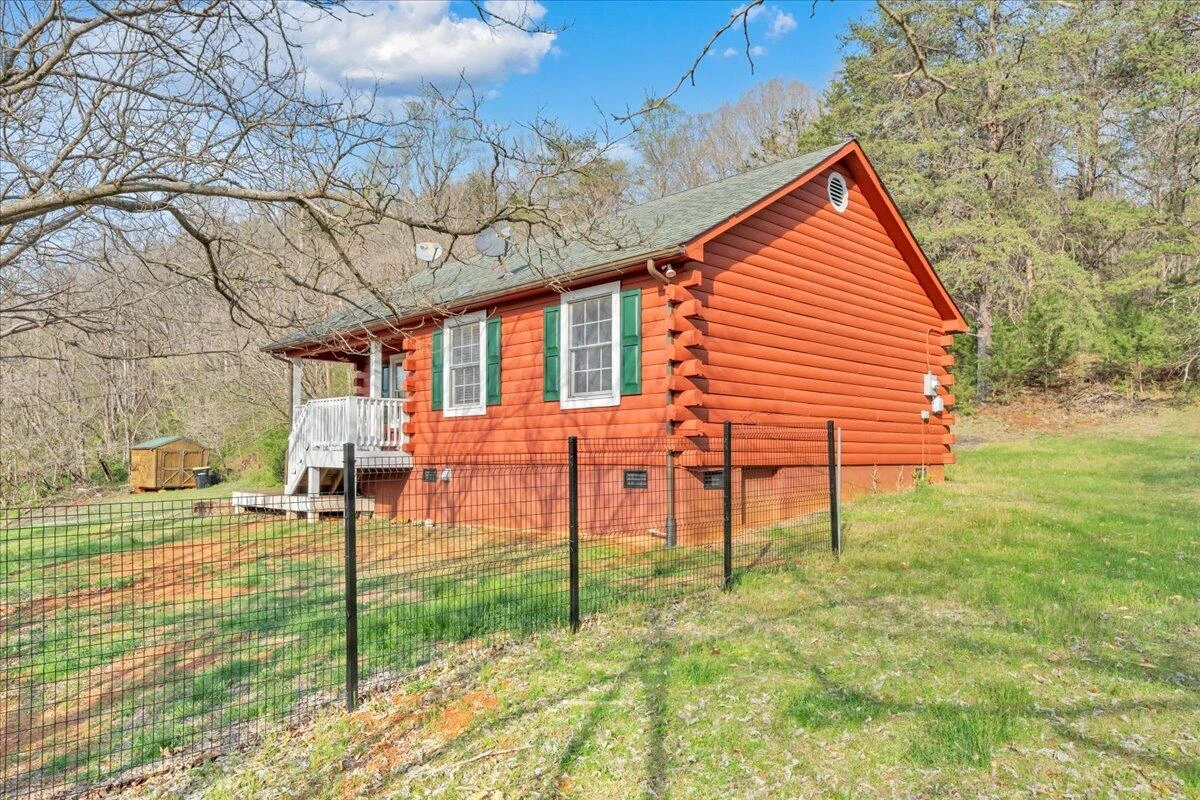 565 Donald AVE - Photo 21