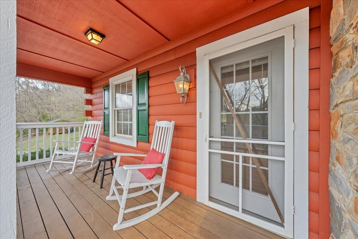 565 Donald AVE - Photo 3