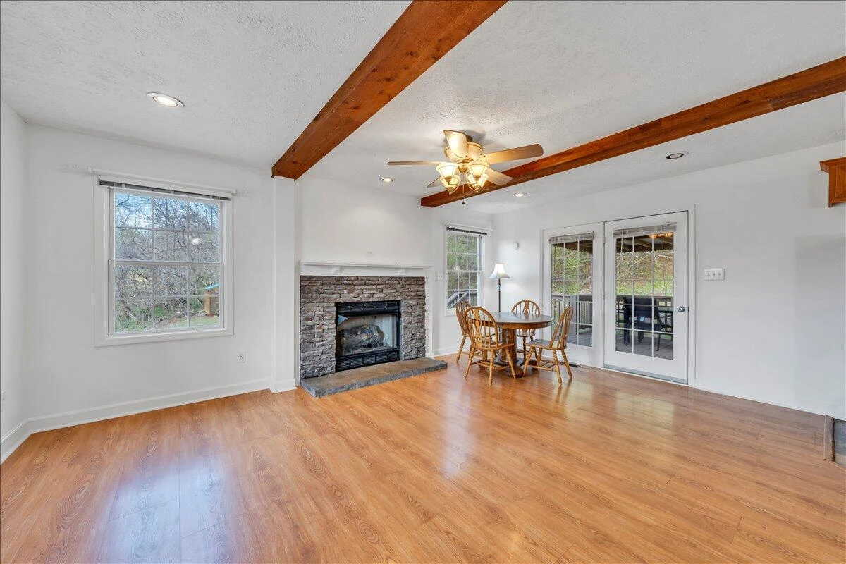 565 Donald AVE - Photo 5