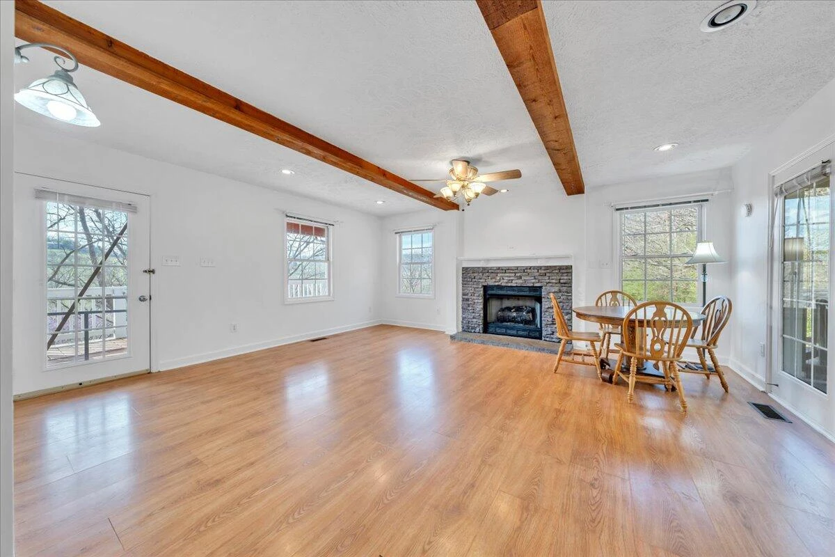 565 Donald AVE - Photo 6