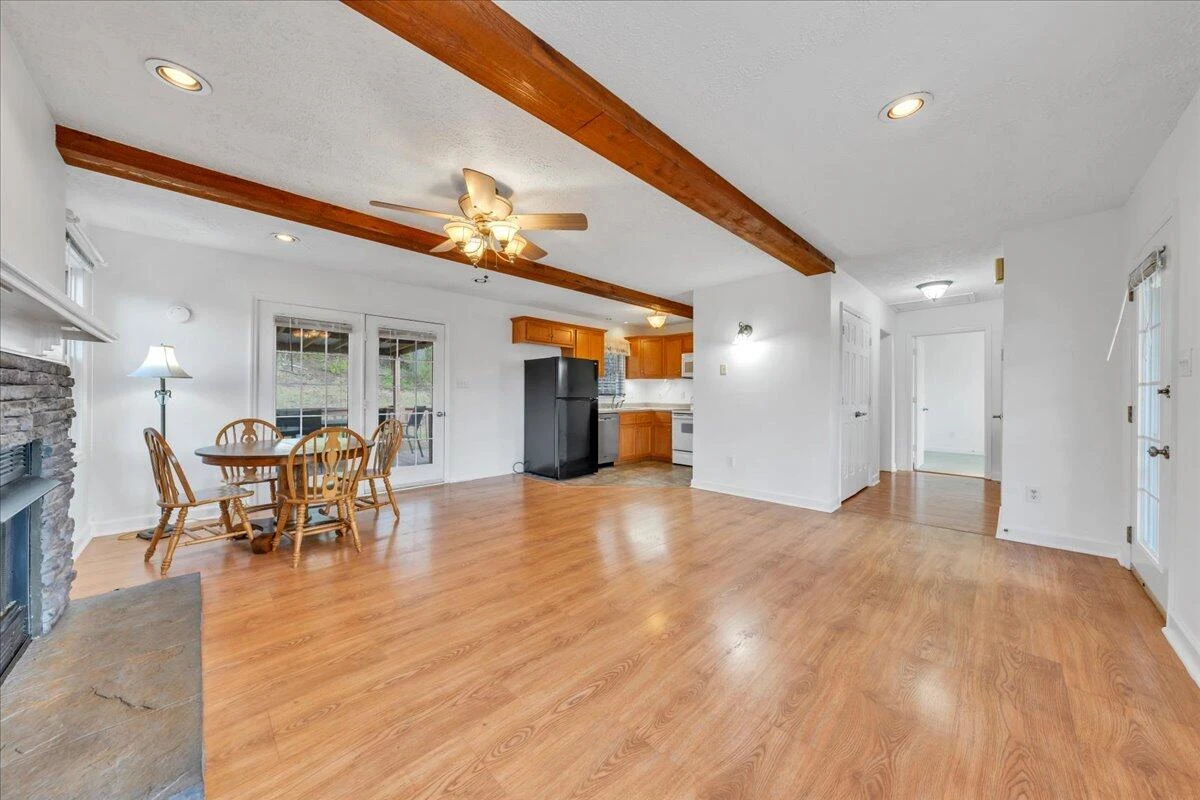 565 Donald AVE - Photo 7