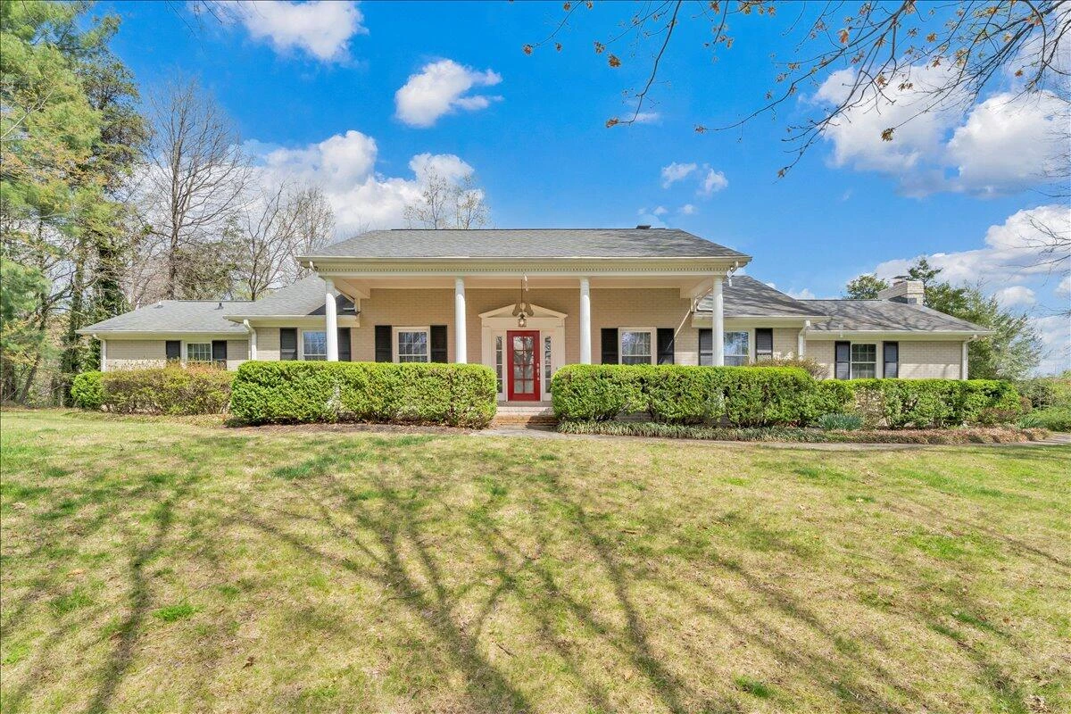 702 Marion LN