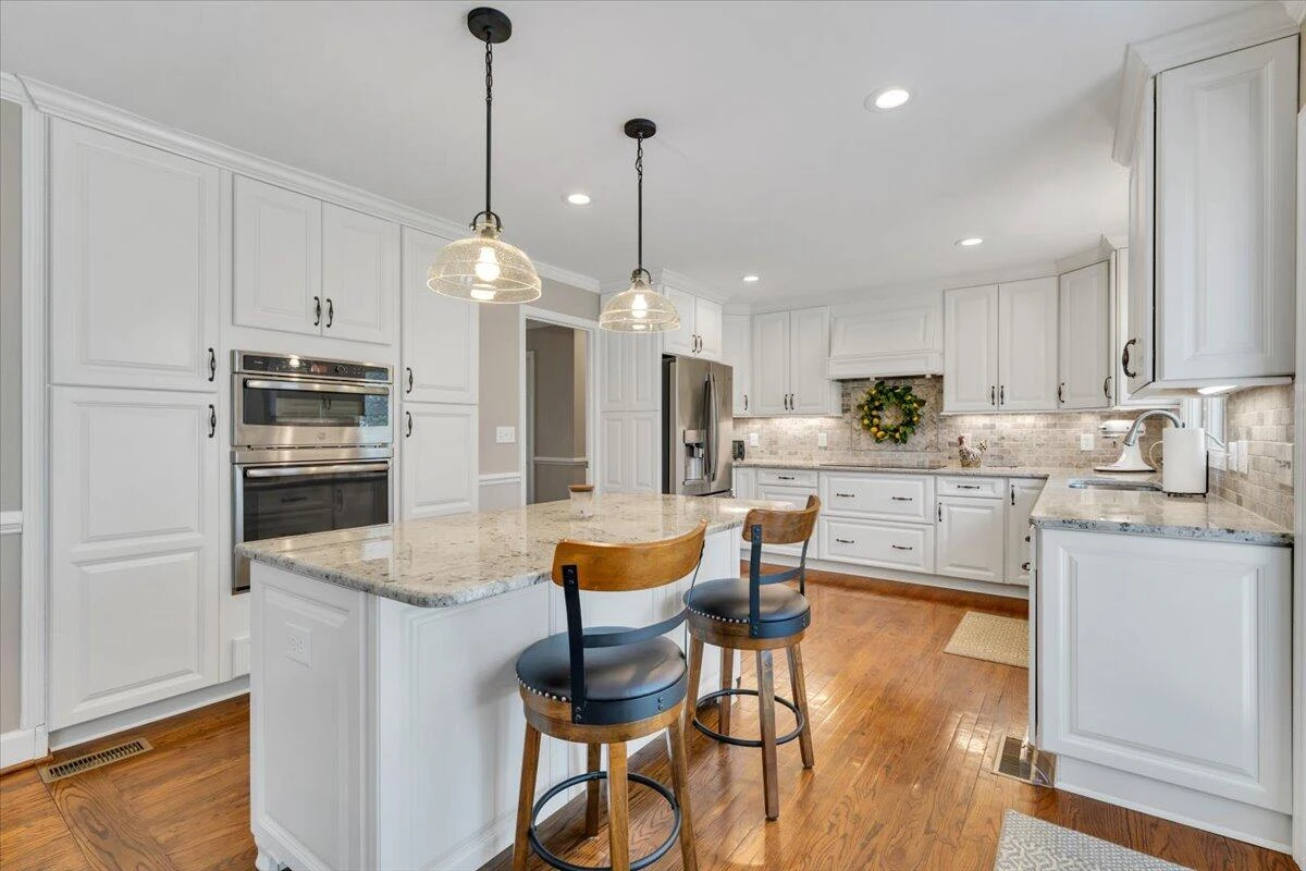 702 Marion LN - Photo 18