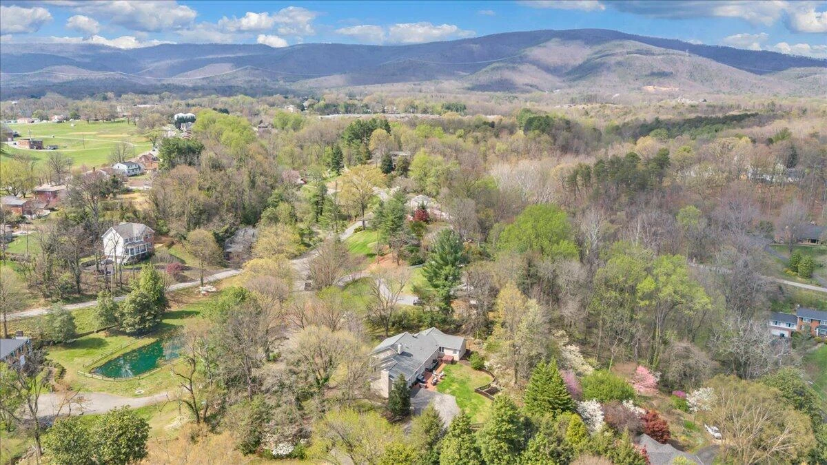 702 Marion LN - Photo 53