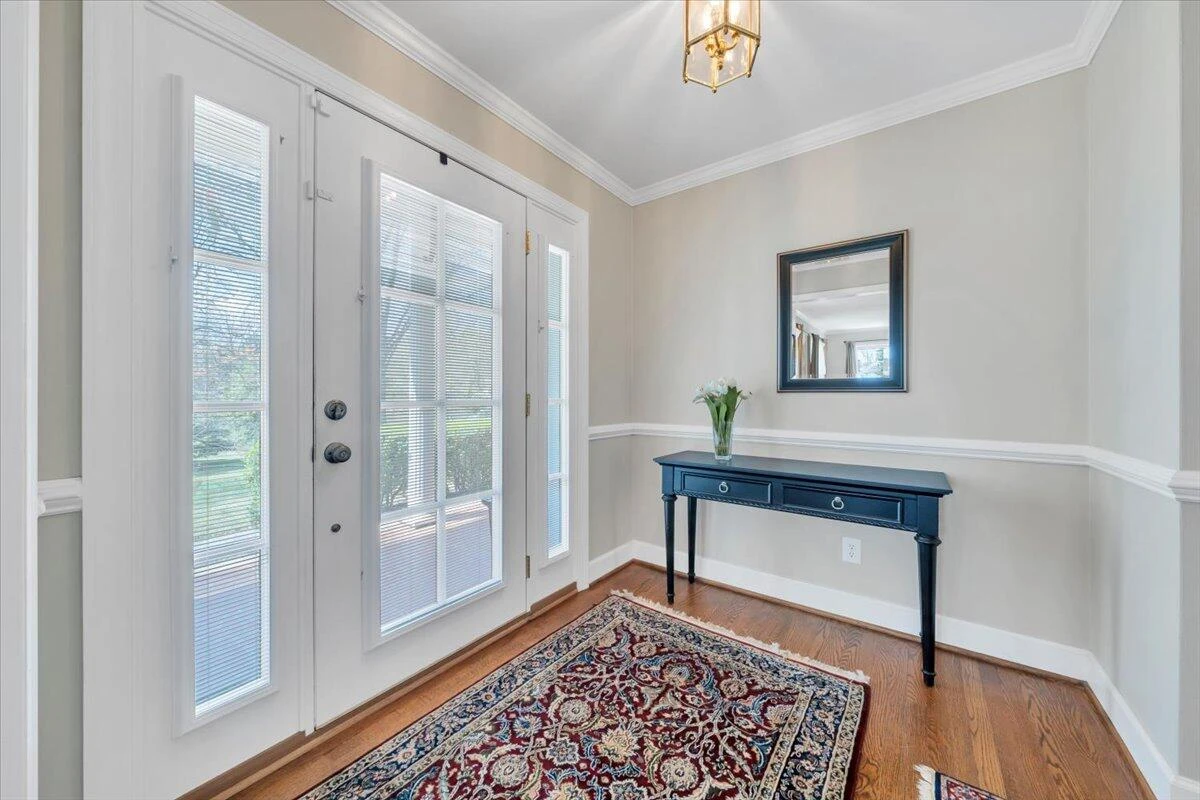 702 Marion LN - Photo 6