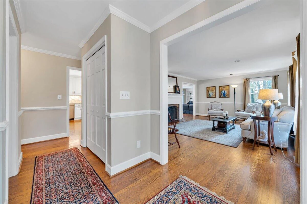 702 Marion LN - Photo 8
