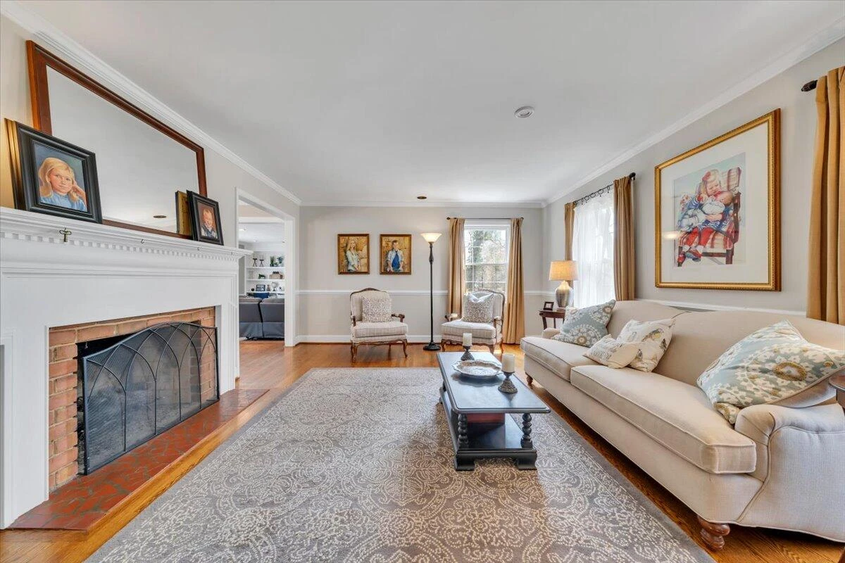 702 Marion LN - Photo 9