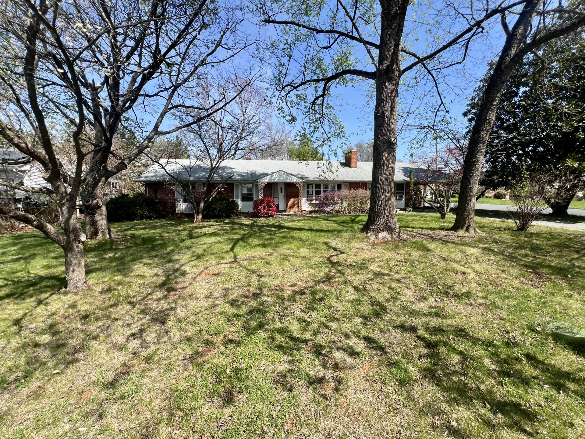 984 Colbourne AVE - Photo 2