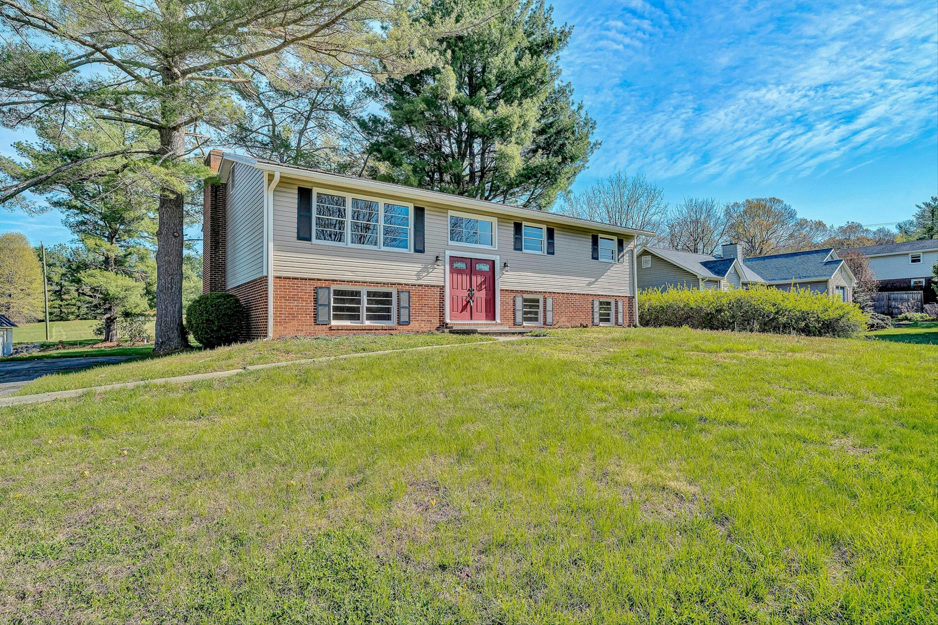 58 Lakeland CIR - Photo 2