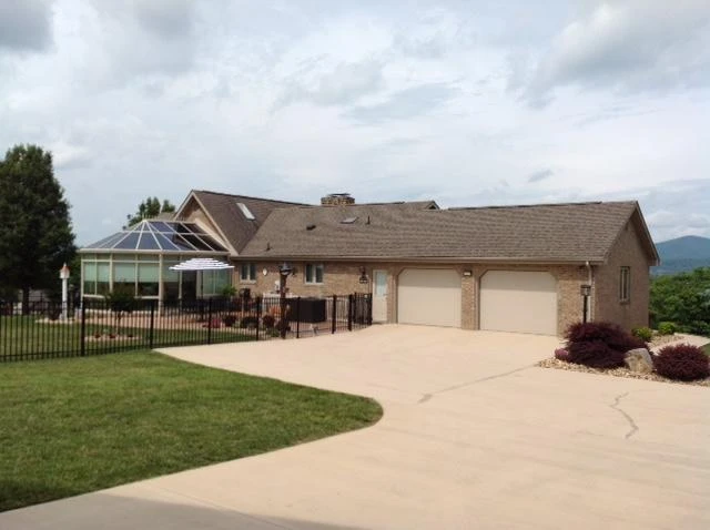 252 Richardson DR
