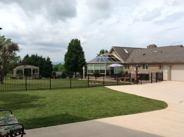 252 Richardson DR - Photo 2