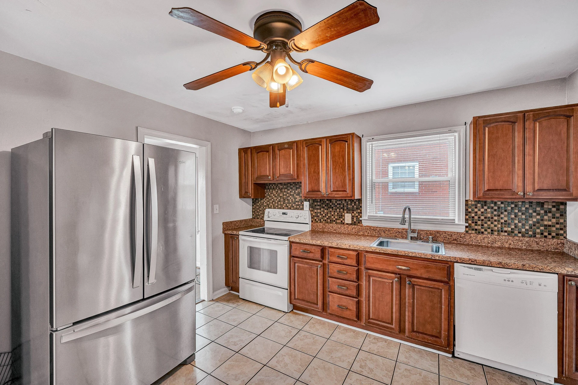 5223 Victoria ST NW - Photo 11