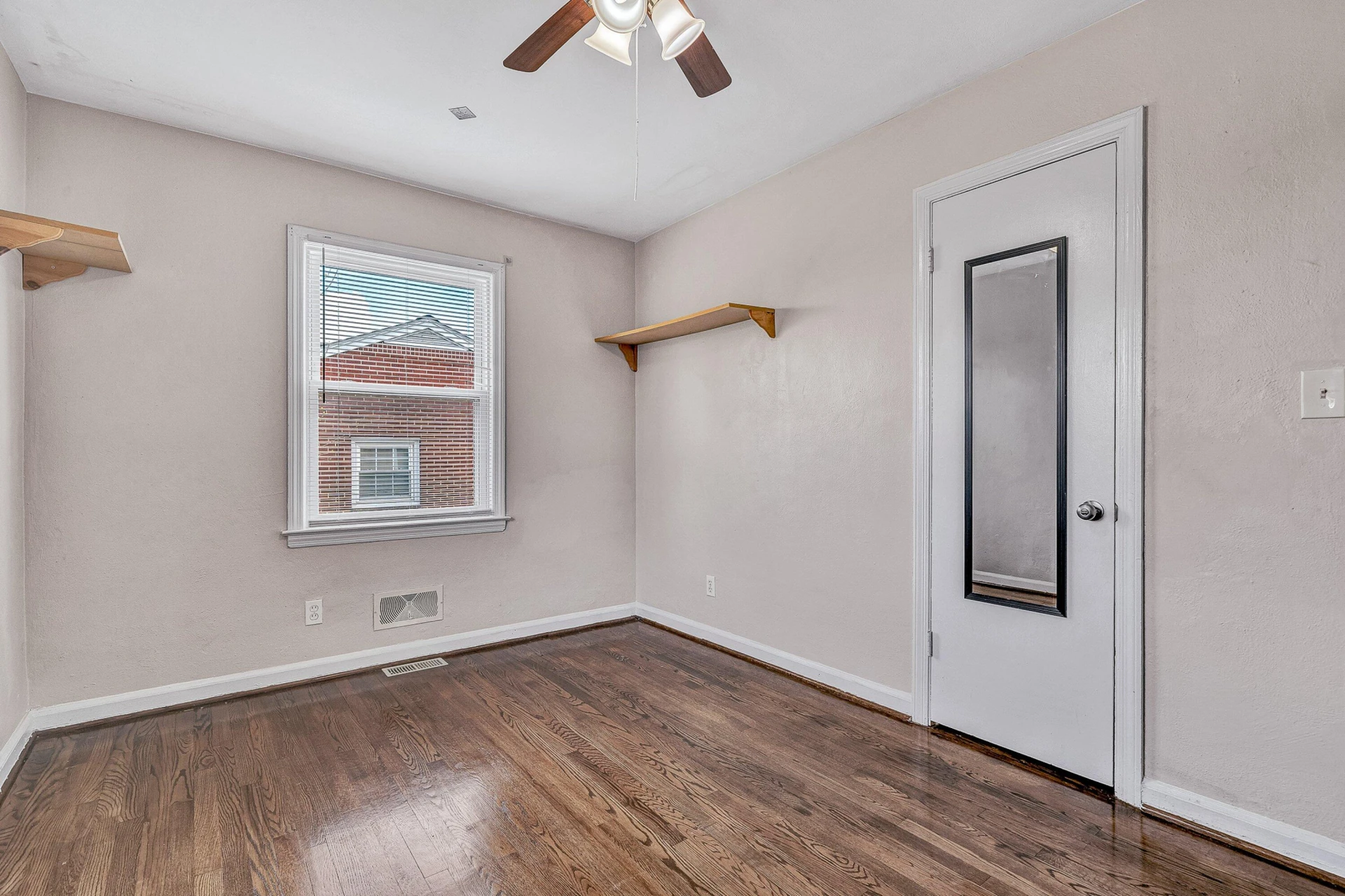 5223 Victoria ST NW - Photo 13