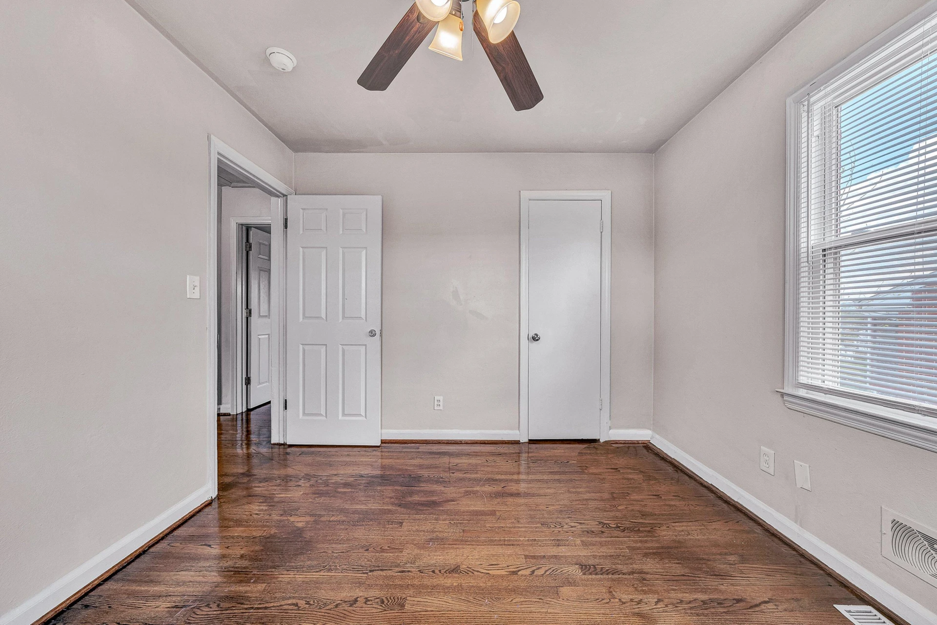 5223 Victoria ST NW - Photo 15