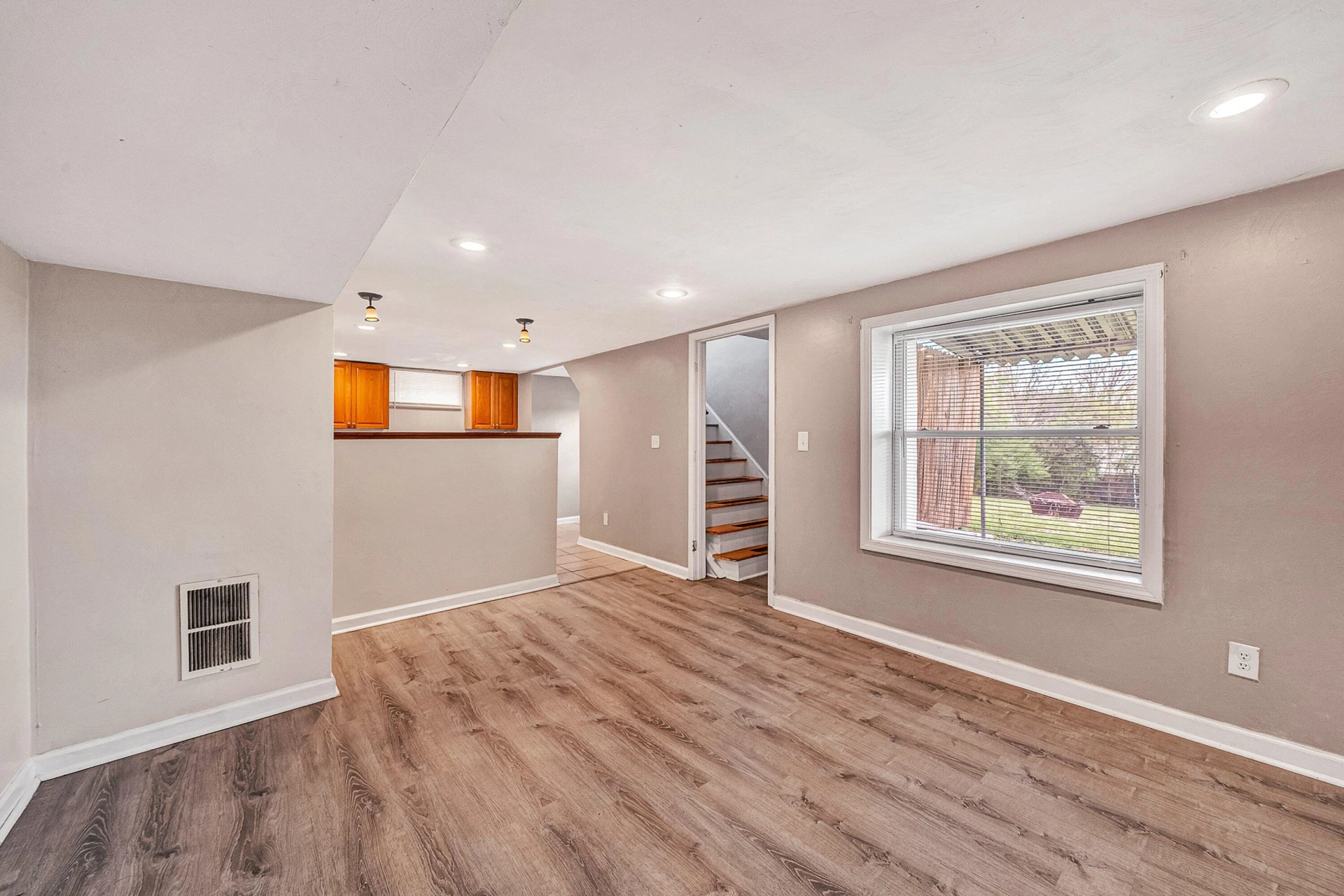 5223 Victoria ST NW - Photo 19