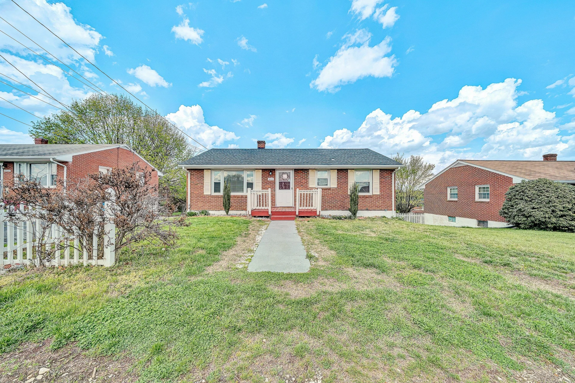 5223 Victoria ST NW - Photo 2