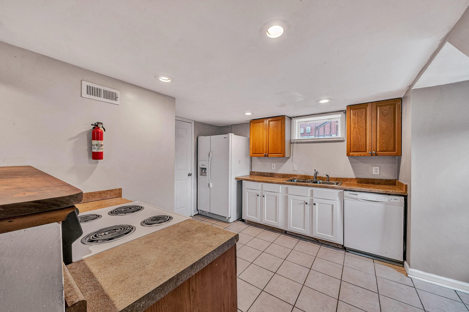 5223 Victoria ST NW - Photo 20