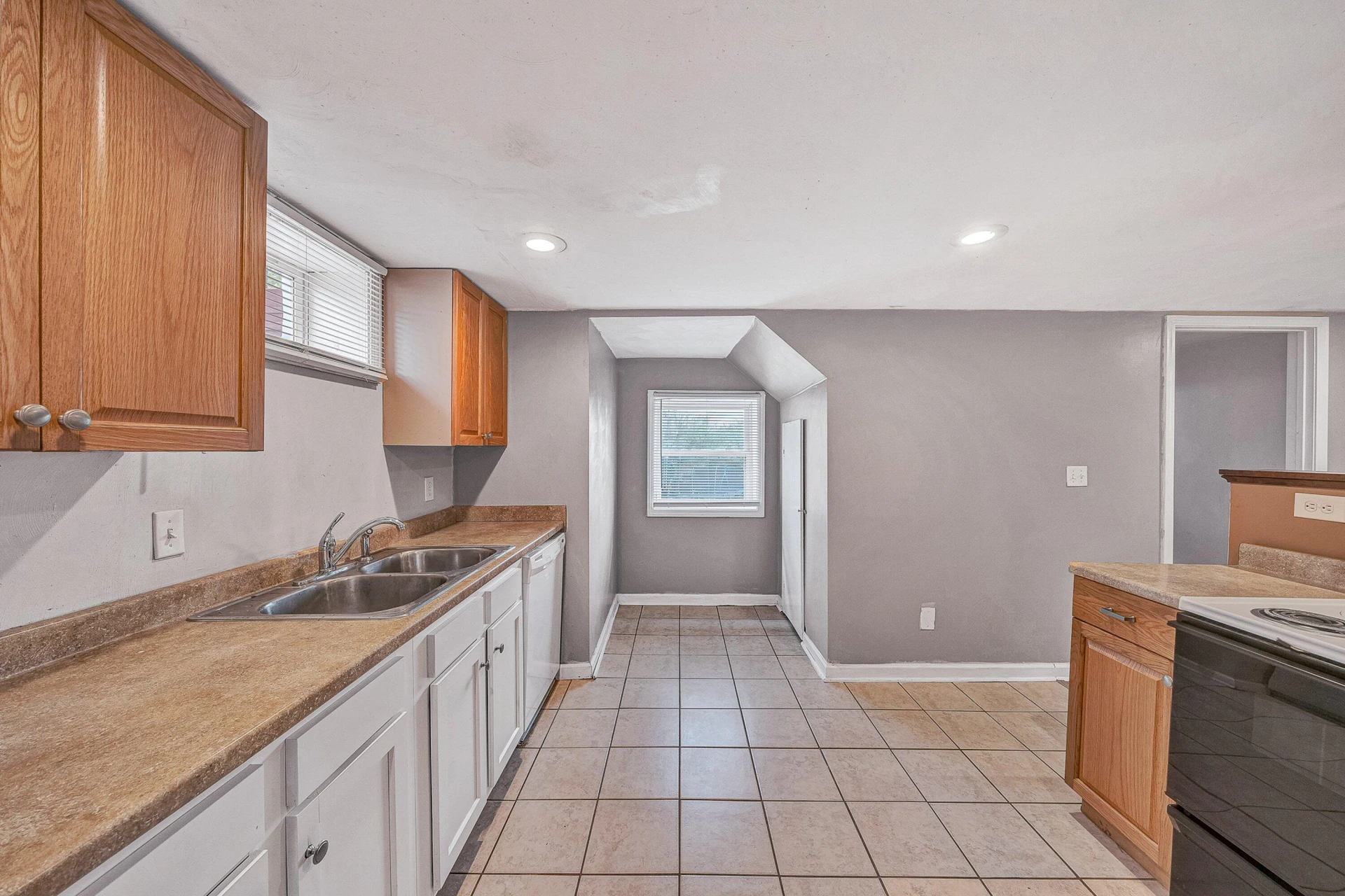 5223 Victoria ST NW - Photo 21