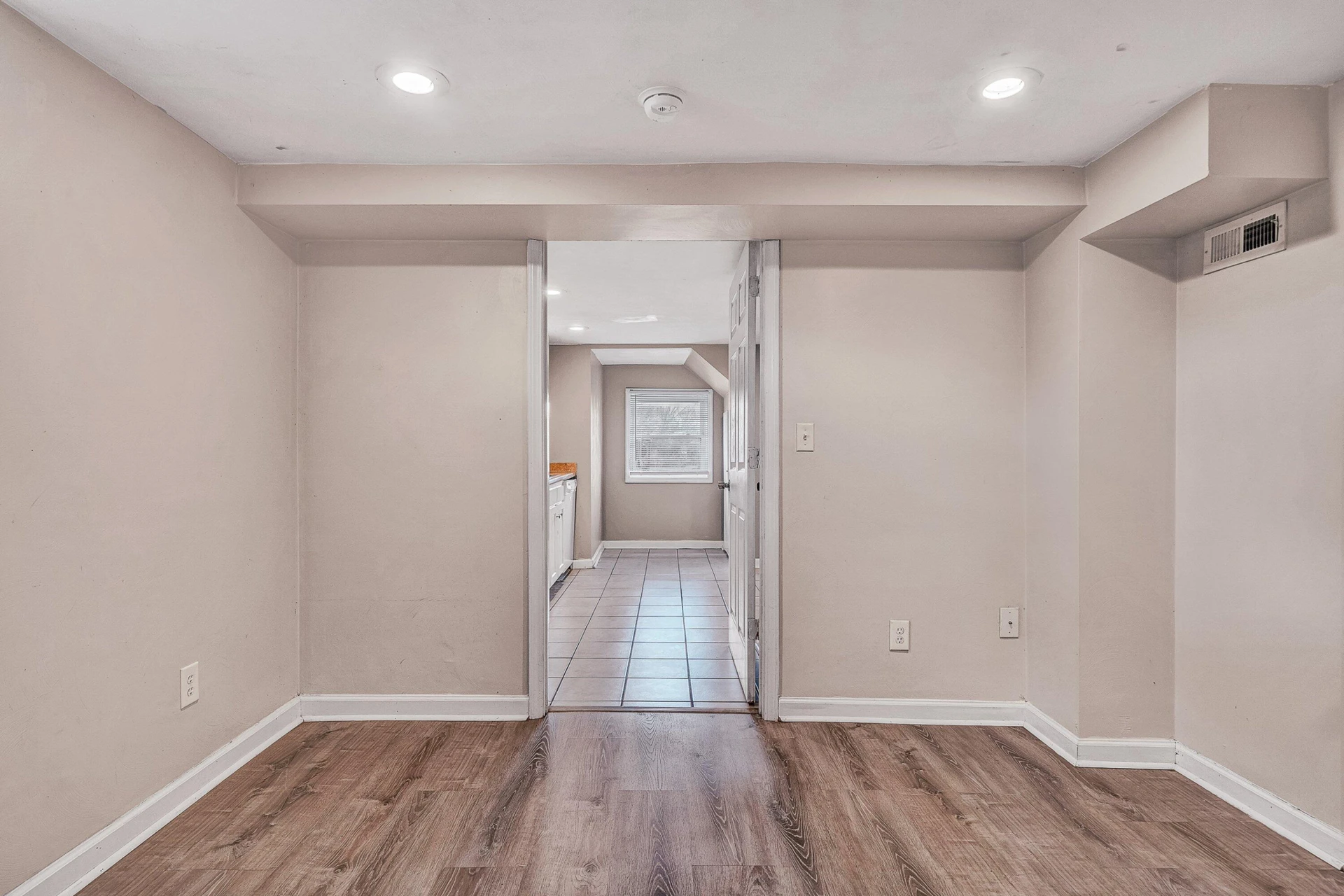 5223 Victoria ST NW - Photo 22