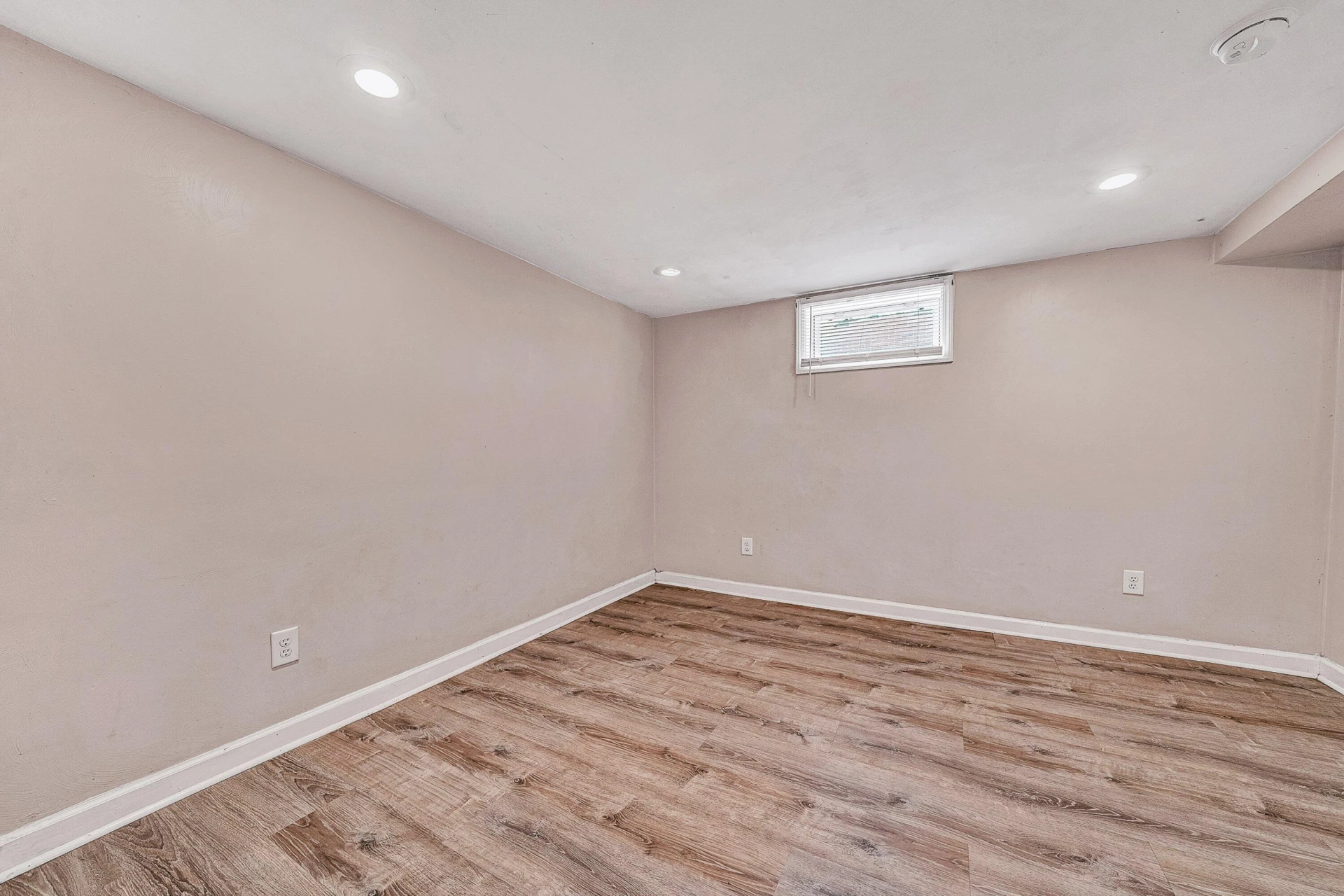 5223 Victoria ST NW - Photo 23