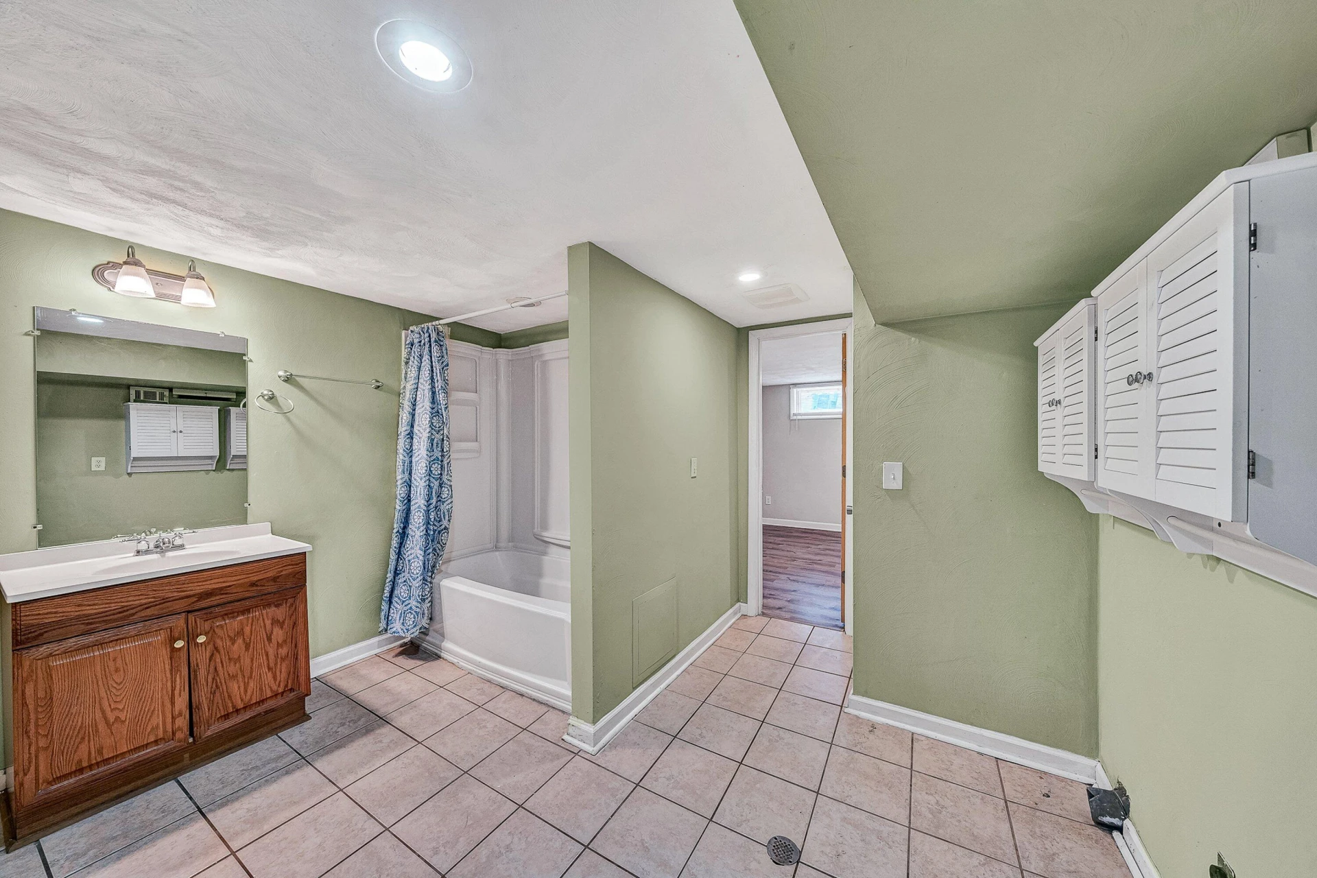 5223 Victoria ST NW - Photo 25