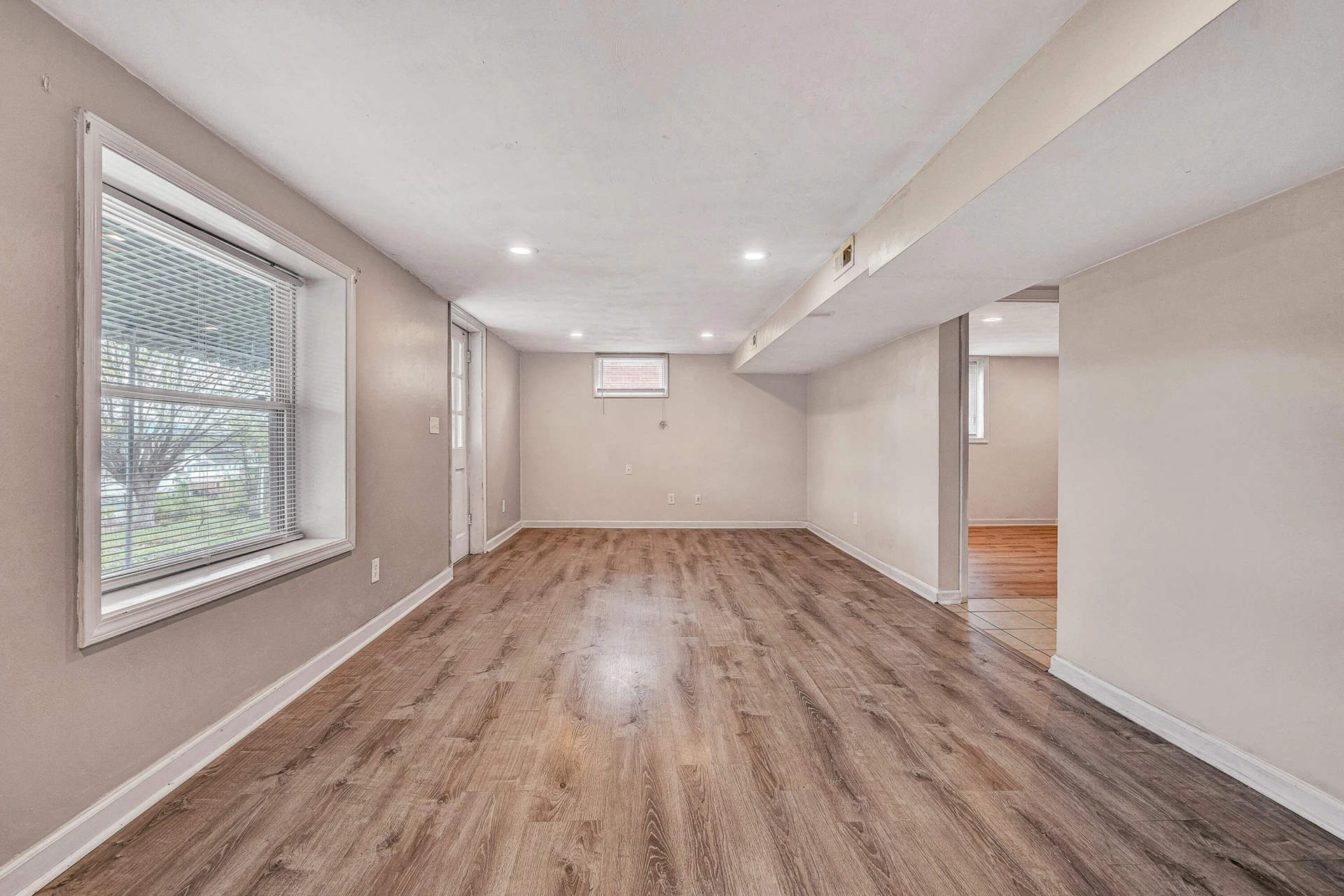 5223 Victoria ST NW - Photo 27