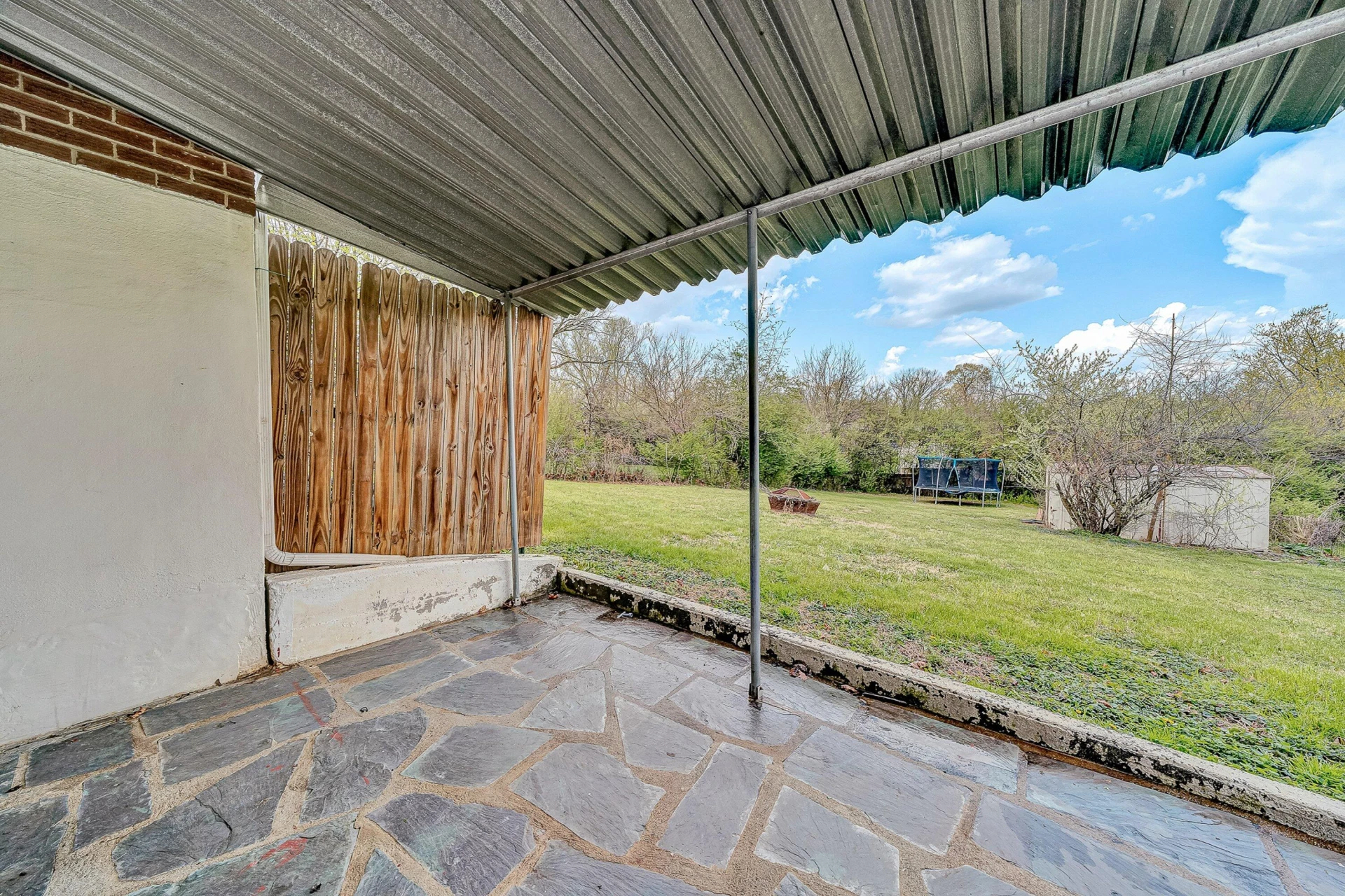 5223 Victoria ST NW - Photo 29