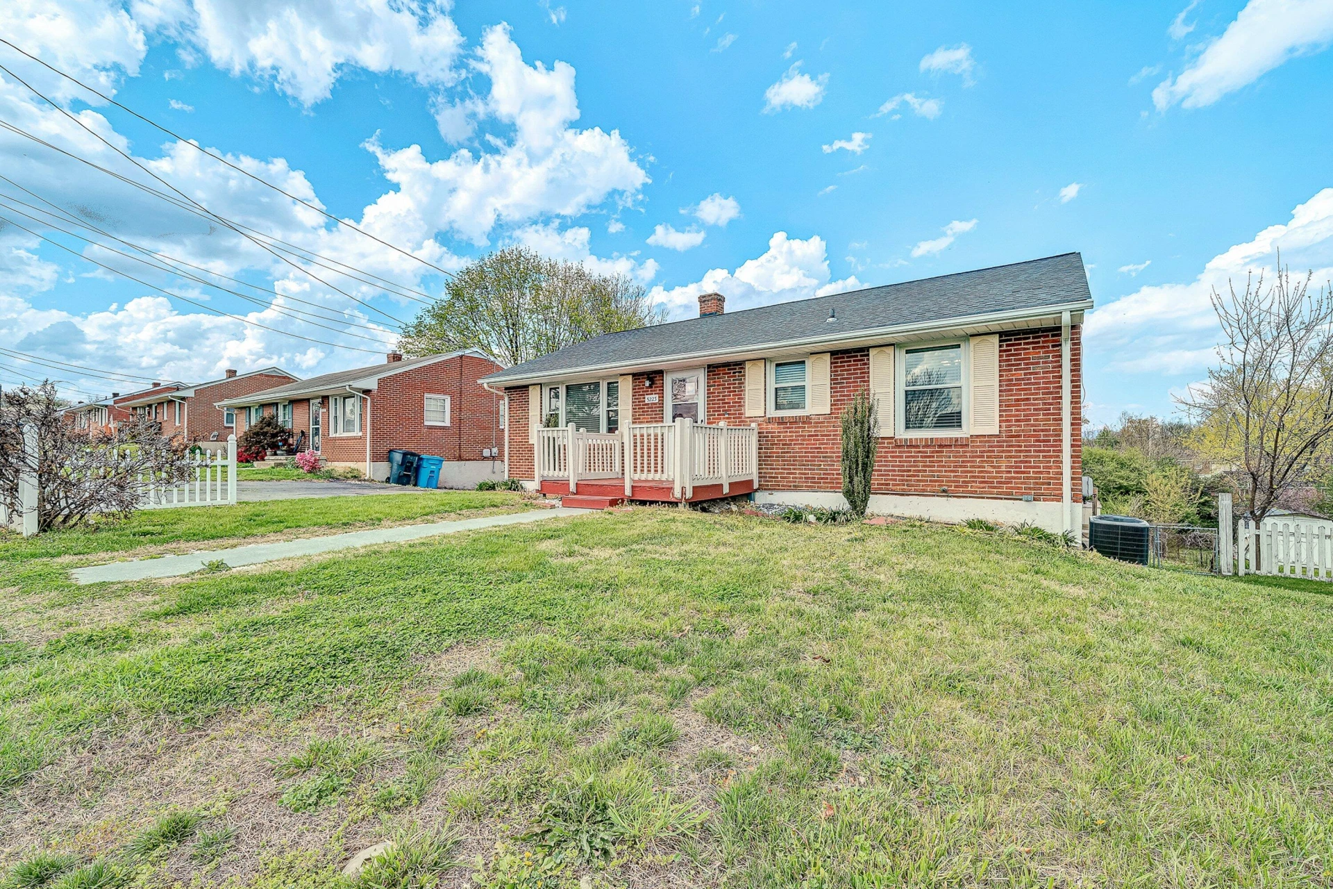 5223 Victoria ST NW - Photo 3