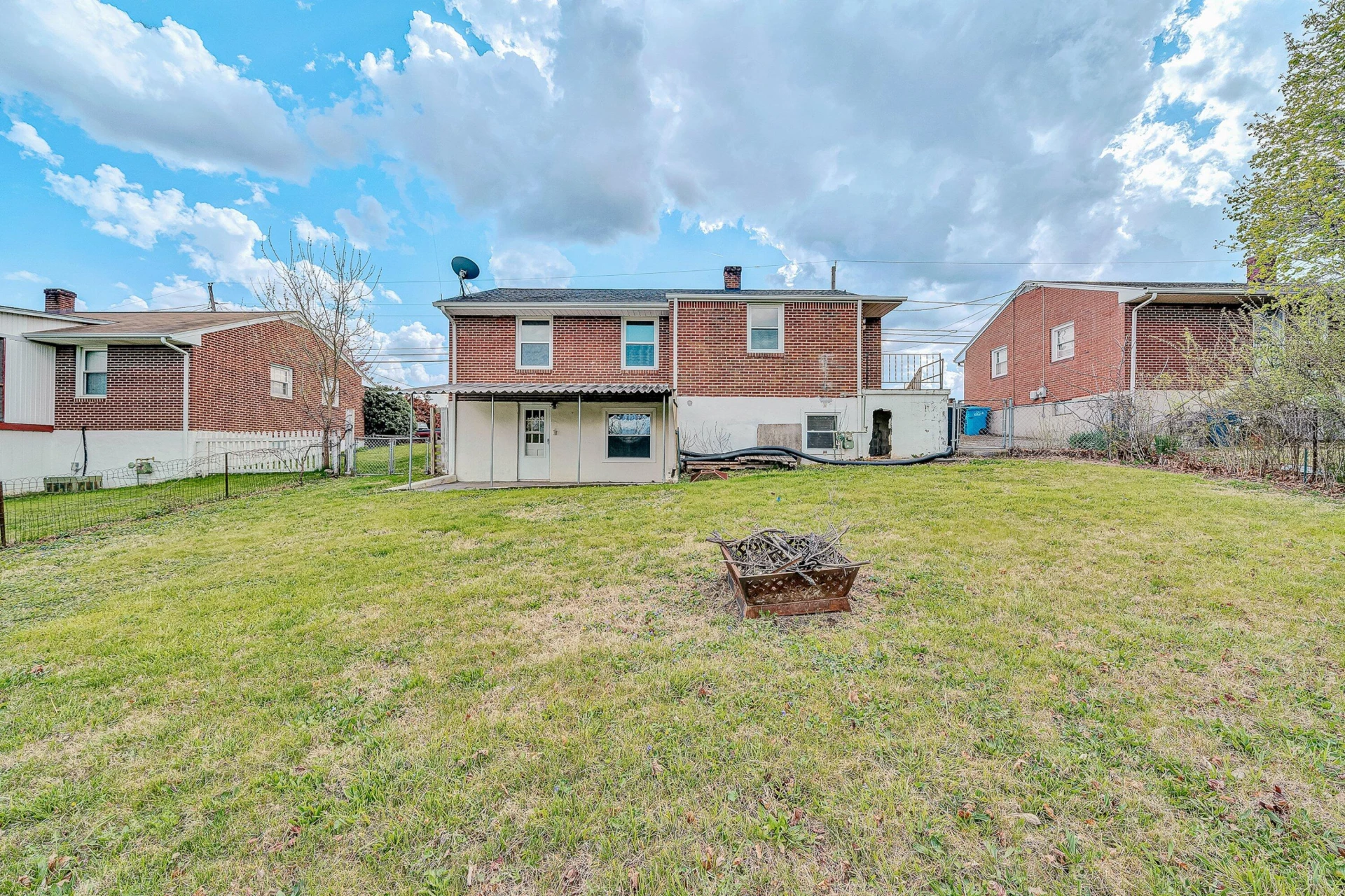 5223 Victoria ST NW - Photo 30