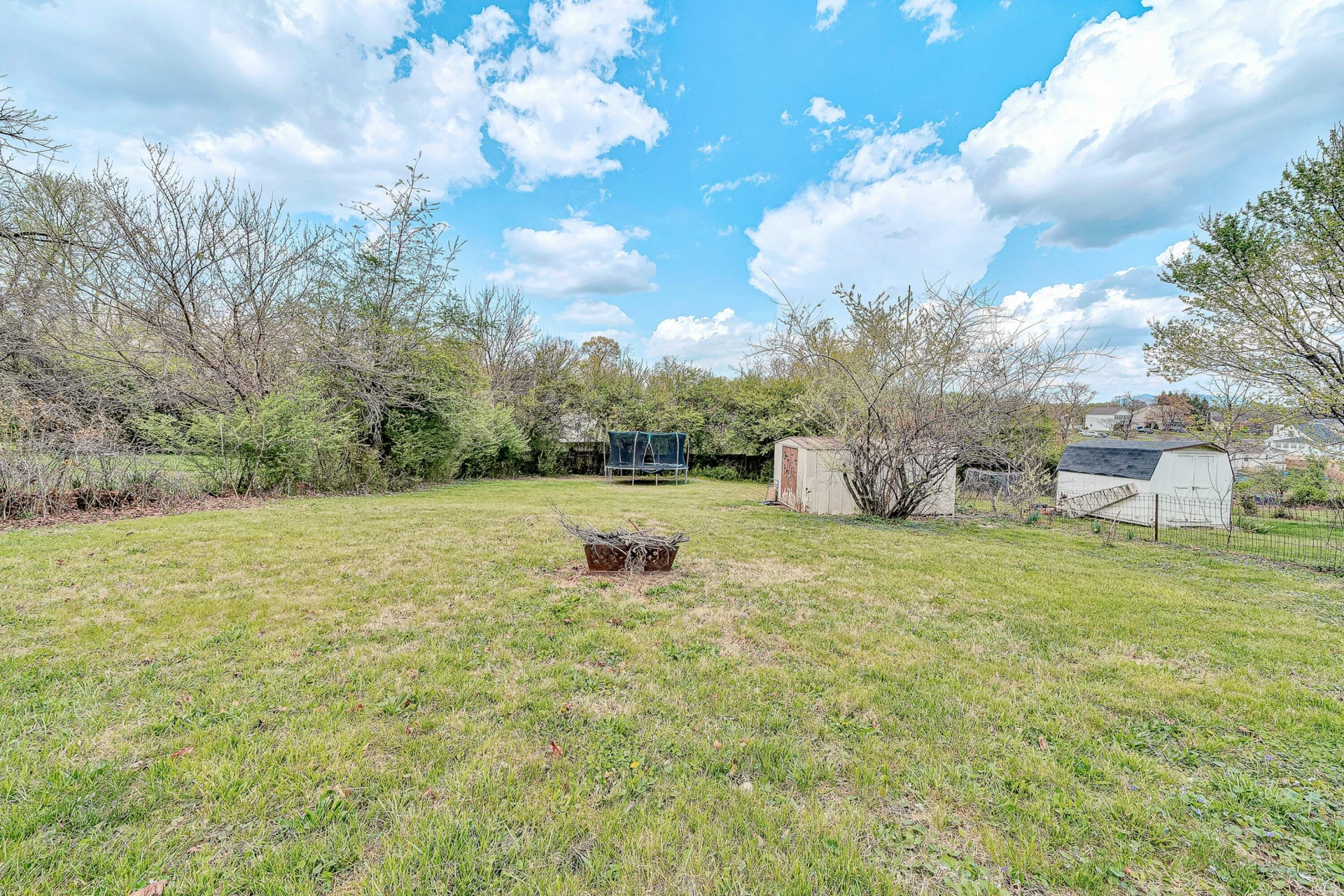 5223 Victoria ST NW - Photo 31