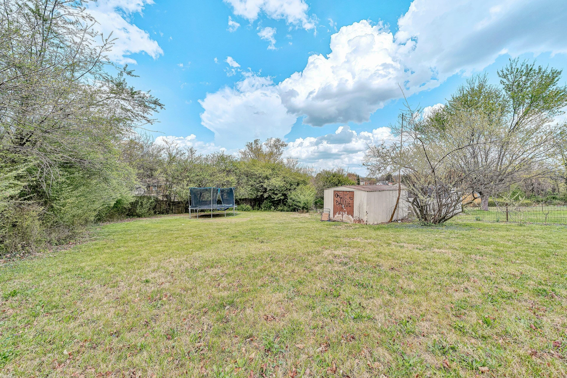 5223 Victoria ST NW - Photo 32