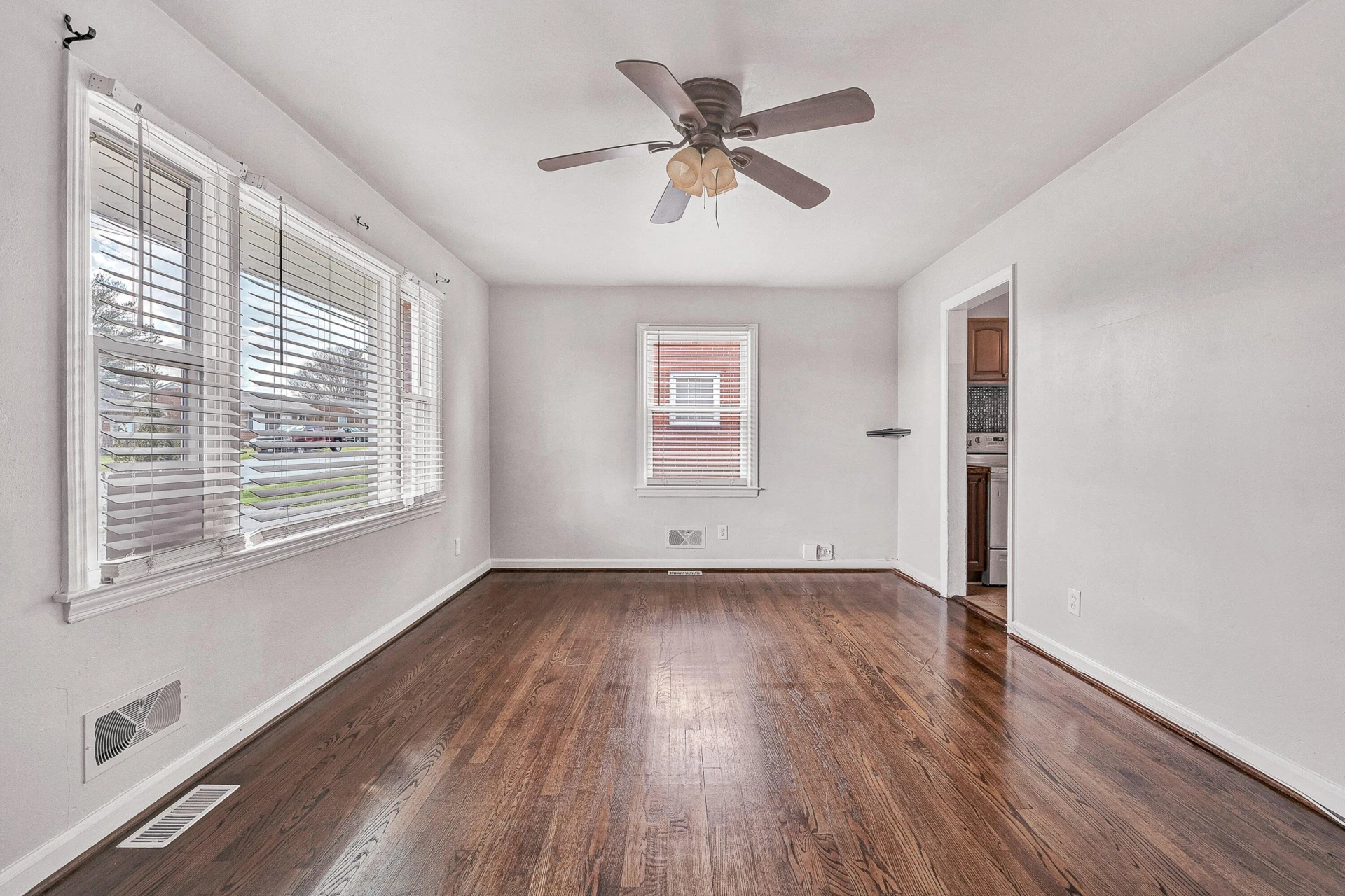 5223 Victoria ST NW - Photo 5