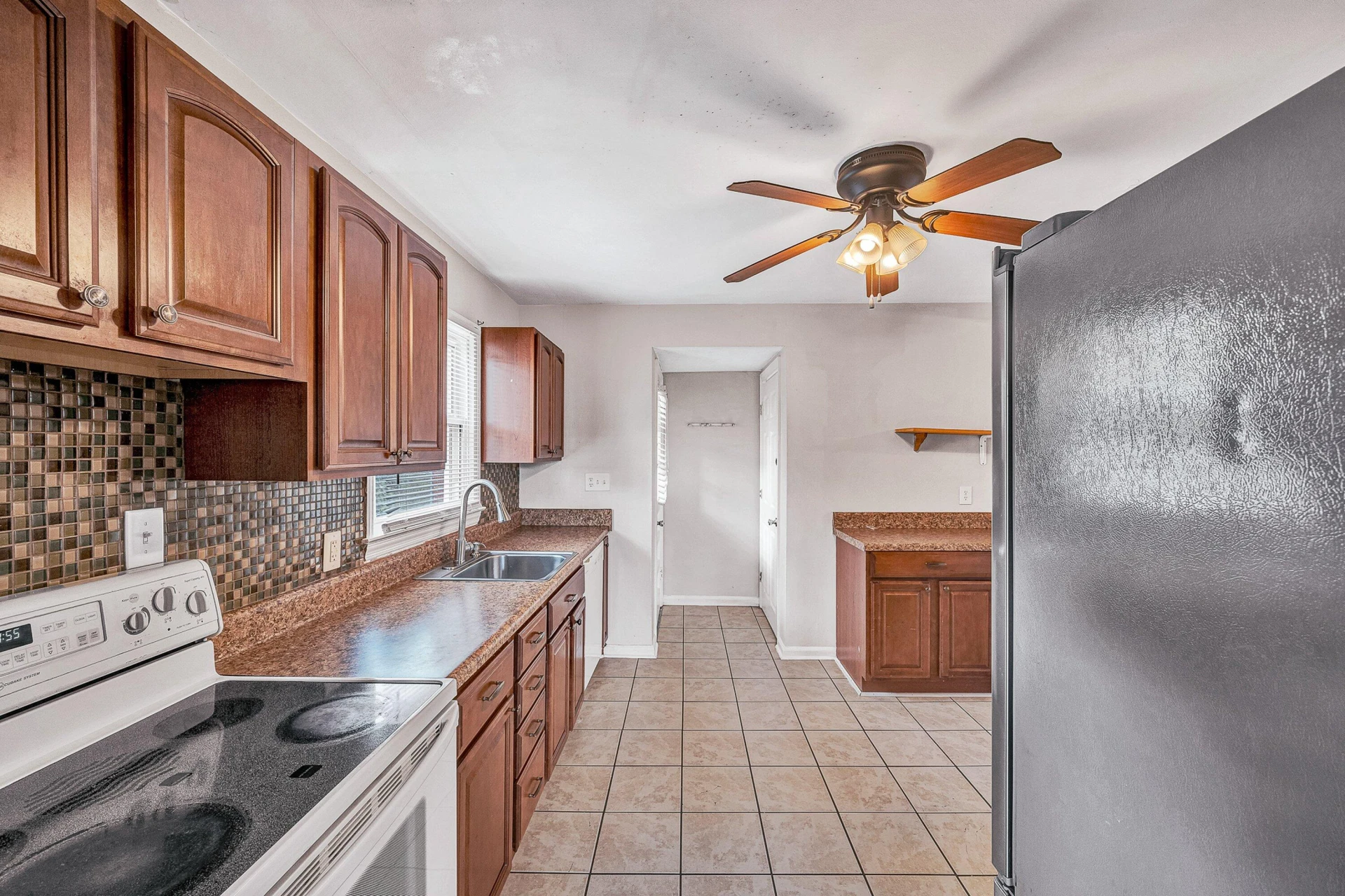 5223 Victoria ST NW - Photo 7