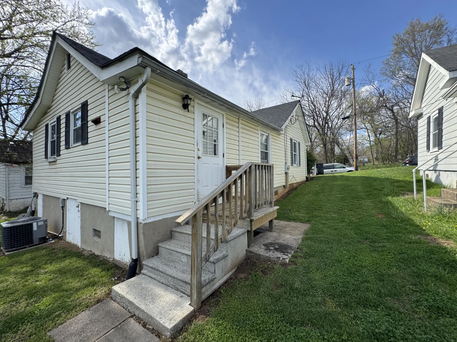 1006 Madison ST - Photo 2