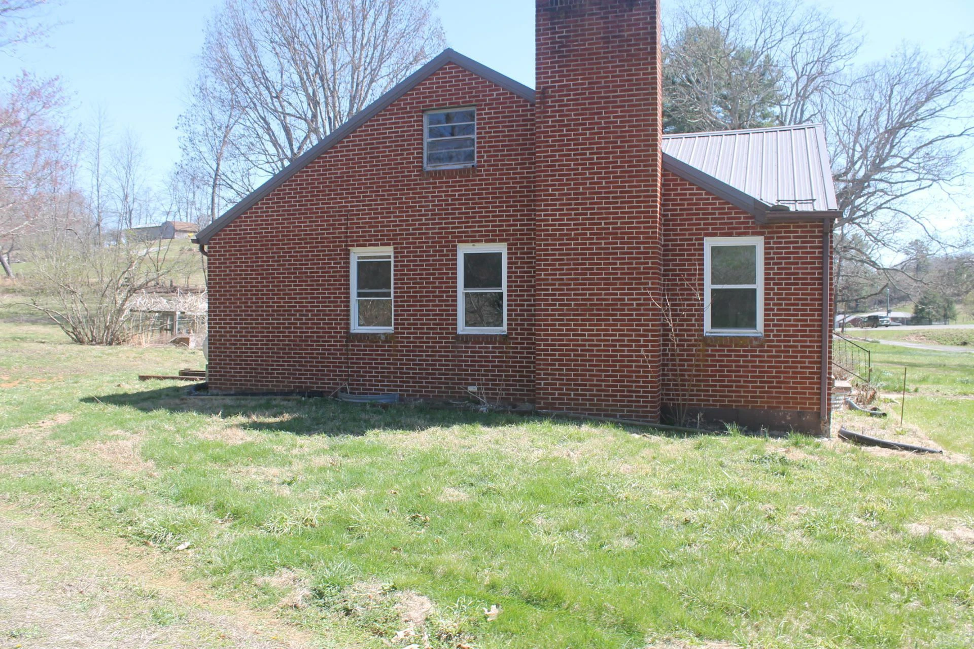 1596 Fort Chiswell RD - Photo 2