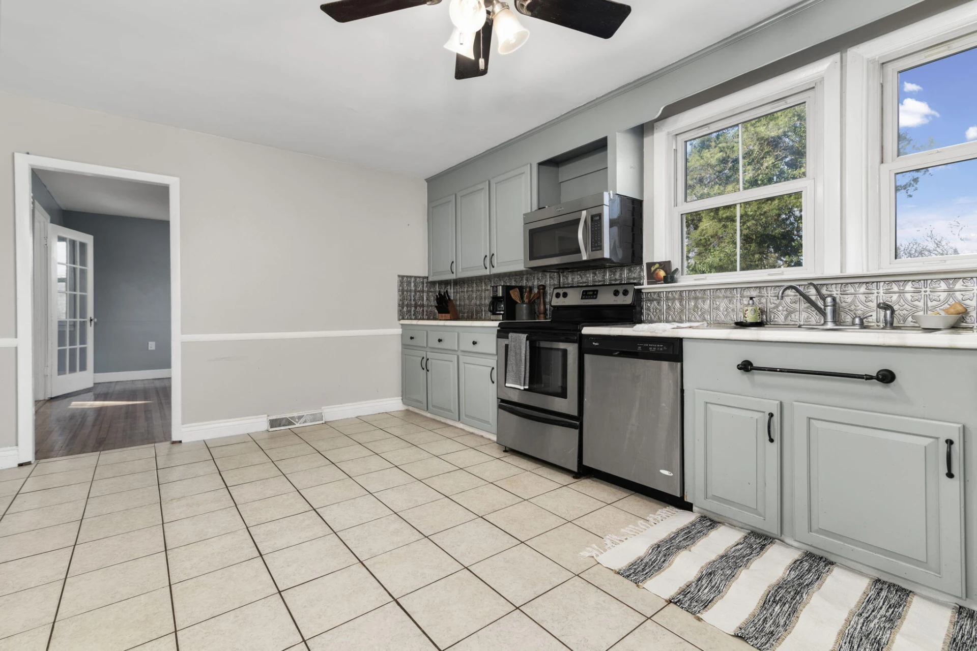 525 Monticello AVE - Photo 9