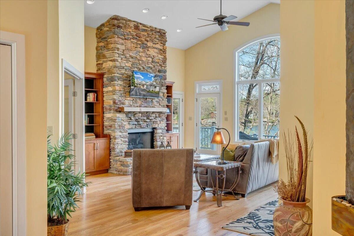 8599 Burnt Chimney RD - Photo 19