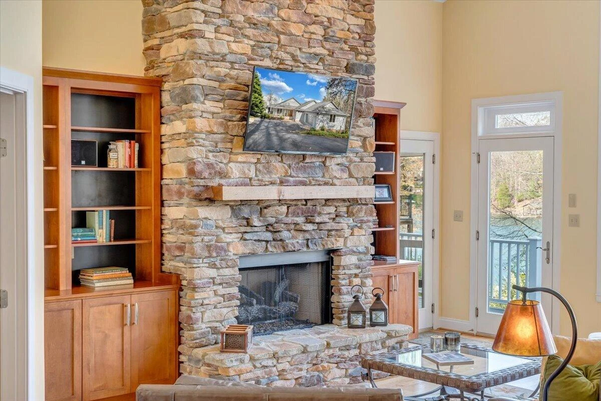 8599 Burnt Chimney RD - Photo 21