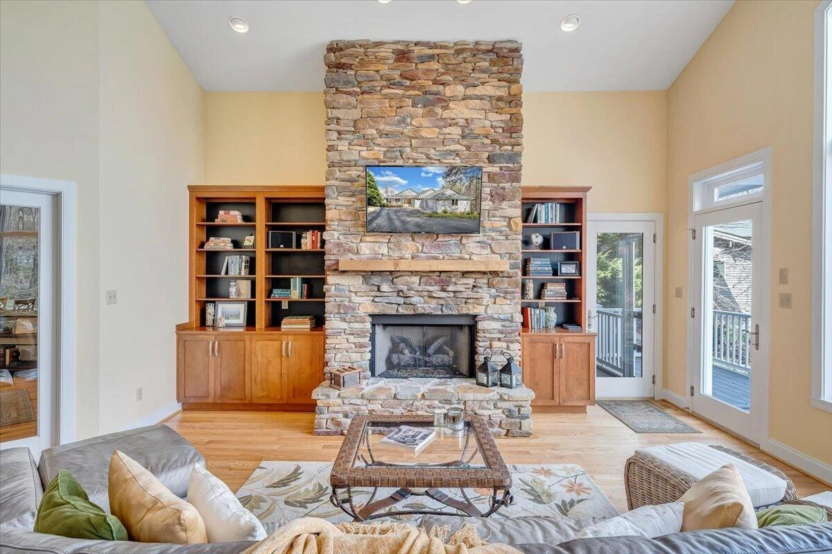 8599 Burnt Chimney RD - Photo 26