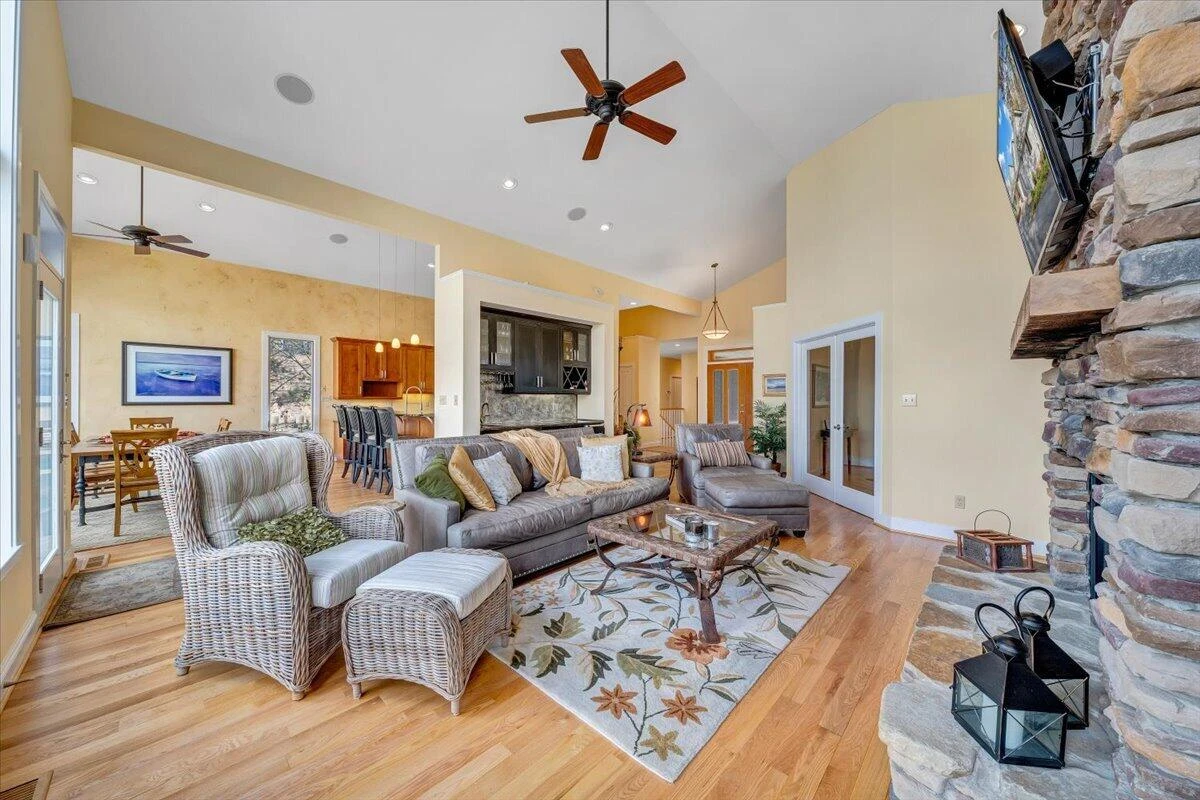 8599 Burnt Chimney RD - Photo 28