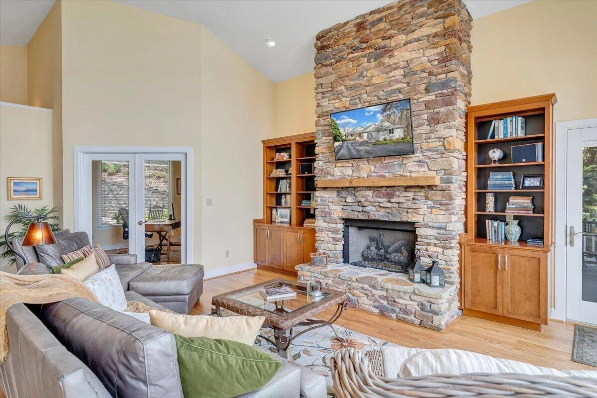 8599 Burnt Chimney RD - Photo 30