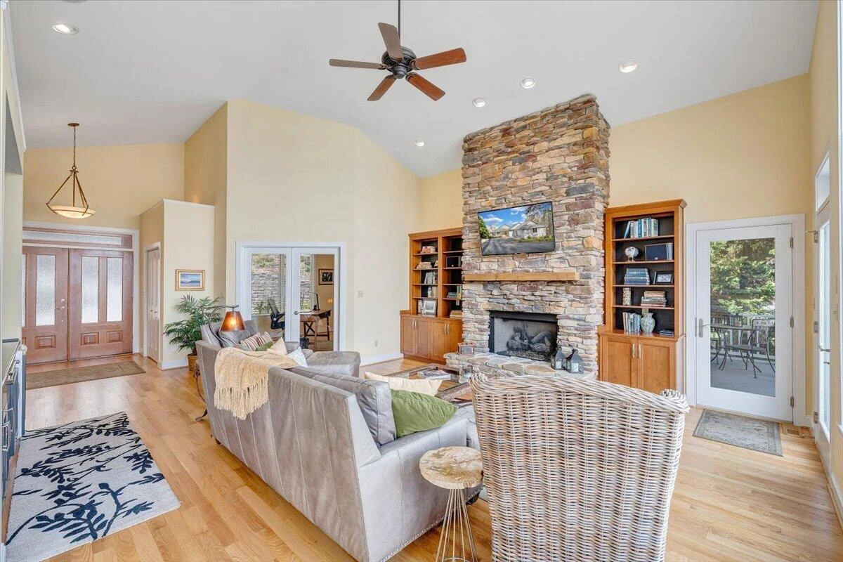 8599 Burnt Chimney RD - Photo 31