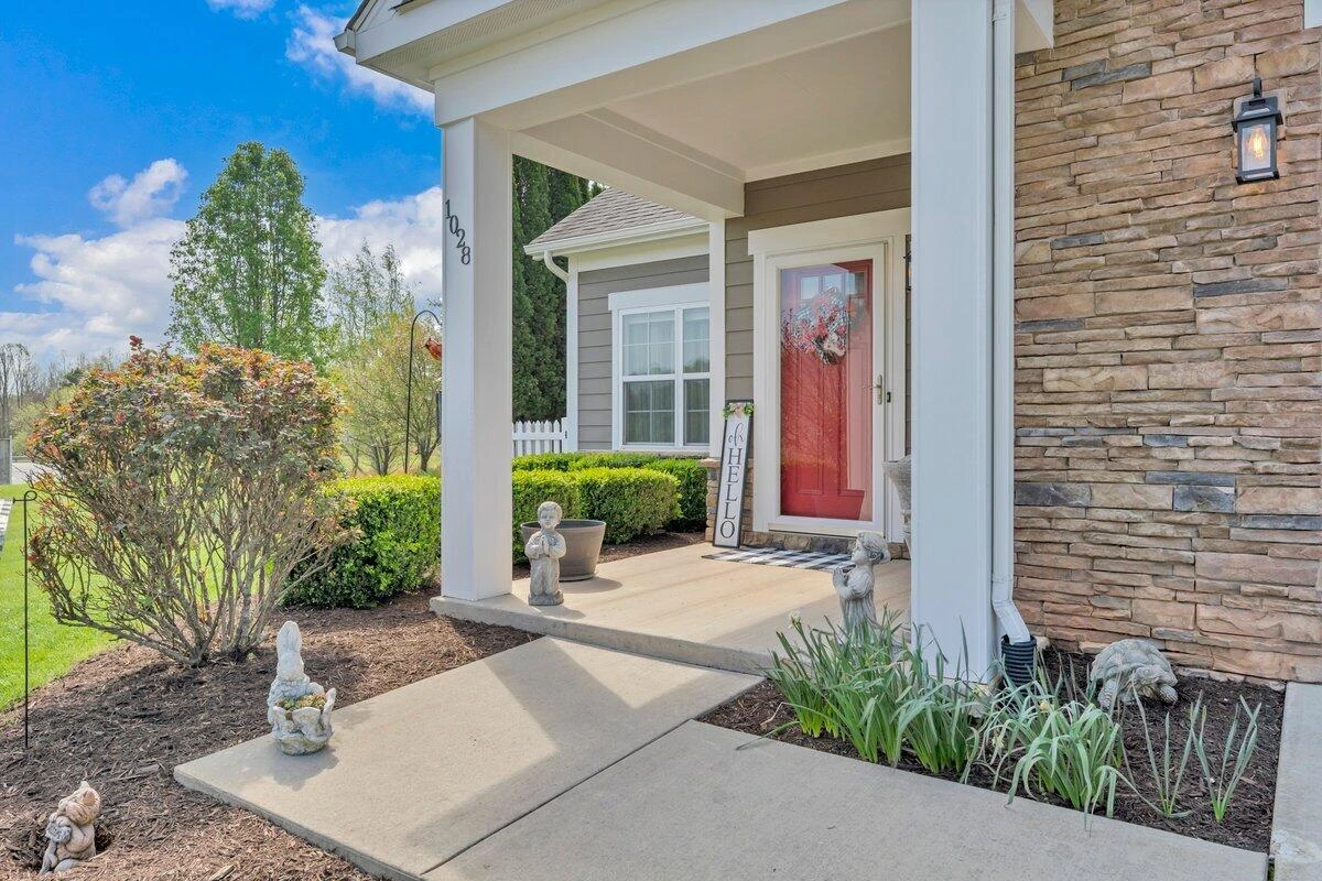 1028 Mayberry Hills WAY - Photo 3
