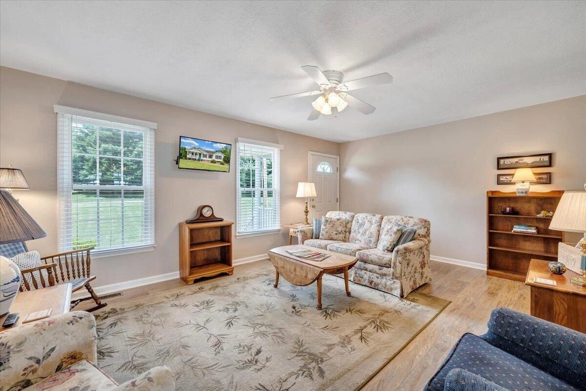 1700 Bluewater DR - Photo 2