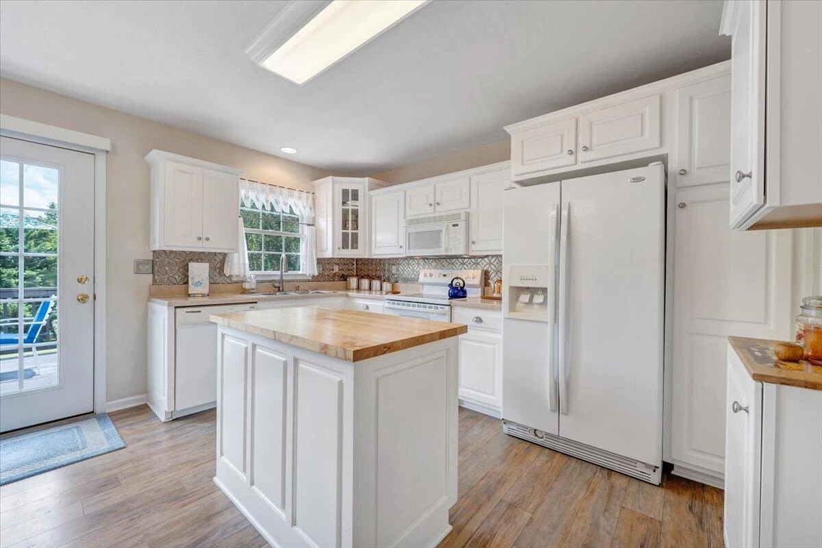 1700 Bluewater DR - Photo 3