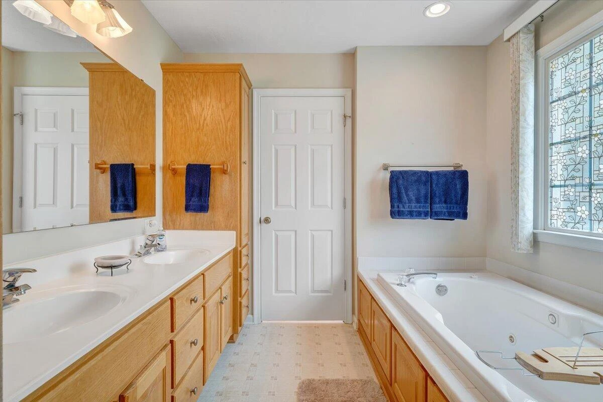 1700 Bluewater DR - Photo 6