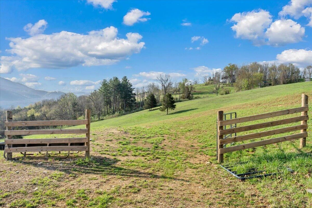 484 Mill Pointe RD - Photo 36
