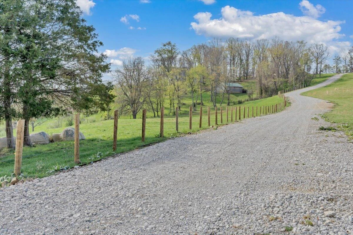 484 Mill Pointe RD - Photo 73
