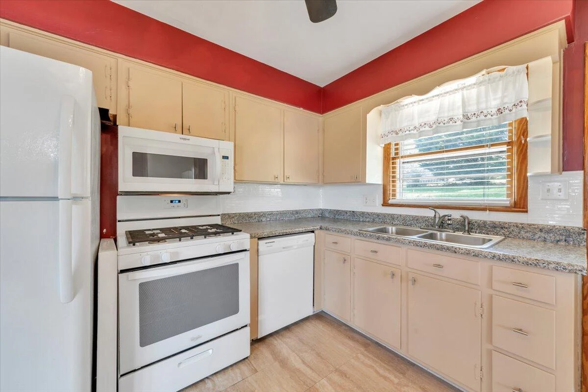 2515 Northminster RD NW - Photo 15
