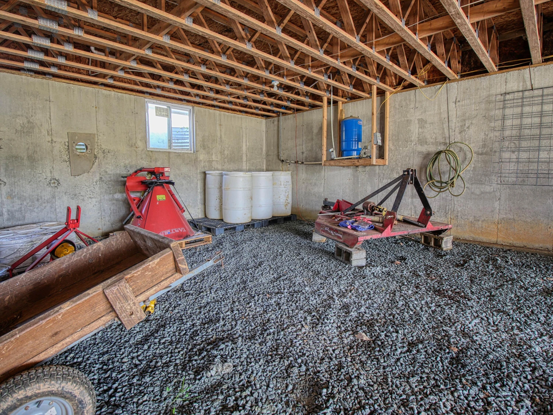 498 Meeks RD - Photo 64
